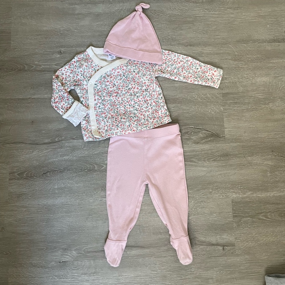 Old Navy Infant matching 3pc set, white and pink floral, size 6-9m